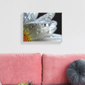 Daisy Blume Macro Leinwanddruck (Insitu (Wohnzimmer))
