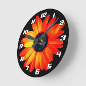 Daisy Blume mit Orange Petals mit Zahlen Runde Wanduhr (Winkel)