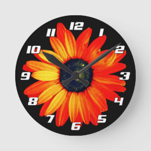 Daisy Blume mit Orange Petals mit Zahlen Runde Wanduhr