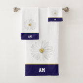 Daisy Blume & Monogramm auf dem blauen & weißen Ba Badhandtuch Set (Insitu)
