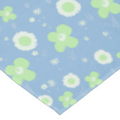 Daisy Blume pastellgrün auf Pastellblau Tischdecke (Schrägansicht)