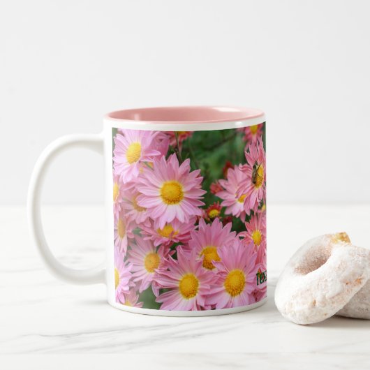 Daisy Blume und Hummelrahmen ergänzen Ihr Foto Zweifarbige Tasse (Mit Donut)
