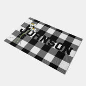 Daisy Bouquet mit Namen auf Buffalo Kariert Fußmatte (Schrägansicht)