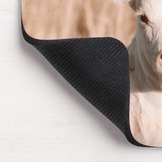 Daisy, das liebliche Weiße Kalb Mousepad (Ecke)