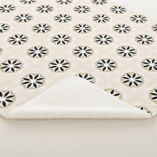 Daisy Delight Monochrome Blossom Sherpadecke