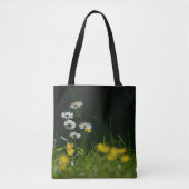 Daisy Dream: Schöne Blumenlandschaft Tasche (Vorderseite)