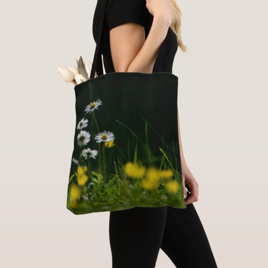 Daisy Dream: Schöne Blumenlandschaft Tasche (Von Nahem)