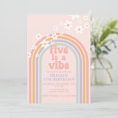 Daisy Five ist ein Vibe Pastel Regenbogen 5. Gebur Einladung (Stehend Vorderseite)