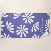 Daisy Floral Periwinkle Monogram Beach Handtuch (Vorderseite)