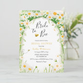 Daisy Garden und Bee Bride to Bee Bridal Einladung (Stehend Vorderseite)