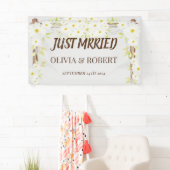 Daisy Just heiratete Hochzeitsfeier Holzblumen Banner (Insitu)