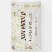 Daisy Just heiratete Hochzeitsfeier Holzblumen Banner (Vertikal)