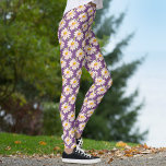 Daisy-Ketten Blume-Kunstmuster Leggings<br><div class="desc">Blumenketten-Blume gemusterte Leggings auf lila Hintergrund oder Sie können die Farbe auf Ihre eigene Hintergrundfarbe ändern,  falls erforderlich. Originelle Blume Kunst und Design von www.mylittleeden.com auf zazzle.</div>