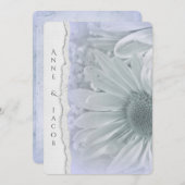 Daisy Makro in lila Farbe mit abgerissenem Papier Einladung (Vorne/Hinten)