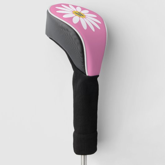 Daisy mit Monogram Golf Headcover (angewinkelt)