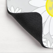 Daisy Monogram Silver Grau Weiß und Gelb Mousepad (Ecke)