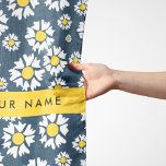 Daisy Muster, White Daisies, Ihr Name Schal<br><div class="desc">Elegantes,  stilvolles und raffiniertes Muster mit weißen Daisy-Blume auf marineblau-blauem Hintergrund. Modernes und trendiges Geschenk,  perfekt für den Blumendesigner in Ihrem Leben. Personalisieren Sie diese durch Hinzufügen von Namen,  Spitznamen,  Monogramm oder Initialen.</div>