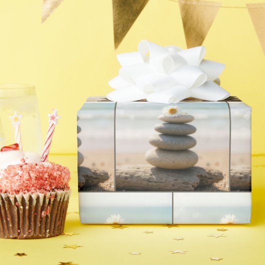 Daisy on a Stone Beach Cairn With Driftwood Geschenkpapier (Geburtstagsparty)