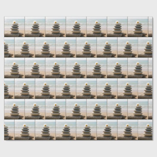Daisy on a Stone Beach Cairn With Driftwood Geschenkpapier (Flach)