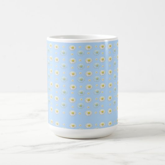 Daisy Pattern auf hellblauem Hintergrund Kaffeetasse (Mittel)