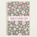 Daisy Pattern Blume Bloms Niedliche CUSTOM Planer<br><div class="desc">Hallo ! Ich hoffe,  Ihnen gefällt dieses originale Kunstwerk-Design. Fügen Sie Ihren eigenen Text hinzu,  ändern Sie die Farben oder Schriftart,  um ihn zu personalisieren. Karo in meinem Shop für weitere Designs. Wenn du etwas Angewohntes willst,  lass mir bitte Bescheid.</div>