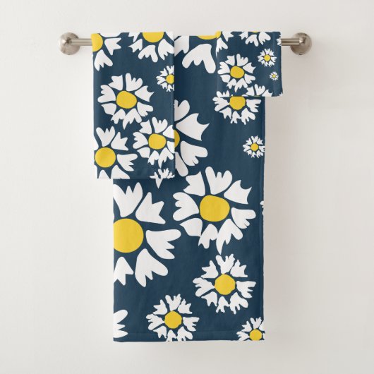 Daisy Pattern, Blumenmuster, weiße Daisien Badhandtuch Set (Insitu)