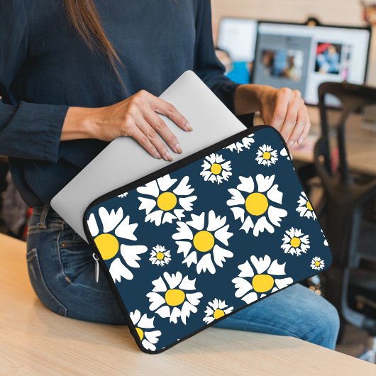 Daisy Pattern, Blumenmuster, weiße Daisien Laptopschutzhülle