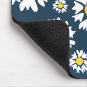 Daisy Pattern, Blumenmuster, weiße Daisien Mousepad (Ecke)