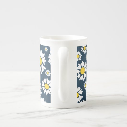 Daisy Pattern, Blumenmuster, weiße Daisien Porzellantasse (Rückseite)