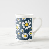 Daisy Pattern, Blumenmuster, weiße Daisien Porzellantasse (Rechts)