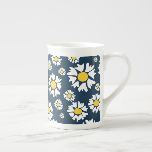 Daisy Pattern, Blumenmuster, weiße Daisien Porzellantasse (Rechts)