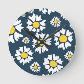 Daisy Pattern, Blumenmuster, weiße Daisien Runde Wanduhr (Vorderseite)