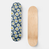Daisy Pattern, Blumenmuster, weiße Daisien Skateboard (Vorderseite)