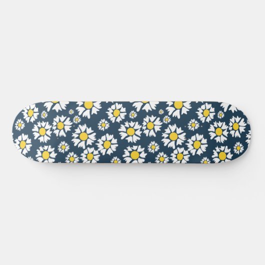 Daisy Pattern, Blumenmuster, weiße Daisien Skateboard (Horizontal)
