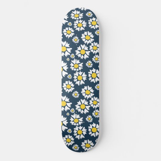 Daisy Pattern, Blumenmuster, weiße Daisien Skateboard (Vorderseite)