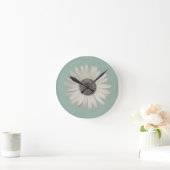 Daisy Pop von Color Seafoam Green Runde Wanduhr (Zuhause)