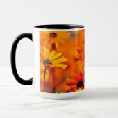 Daisy-Tasse mit Orange-Blume Tasse (Links)