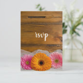 Daisy Trio Country Barn Wedding RSVP Card (Stehend Vorderseite)