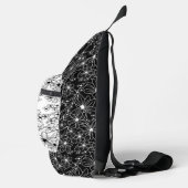 Daisy Wildblume Schwarz-weißes Muster Lila Name Crossbody Bag (Rechts)