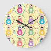 Daisyflower Matryoshka Große Wanduhr (Vorderseite)