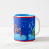 Dala Pferde in der Winter-Tasse Zweifarbige Tasse (VorderseiteRechts)