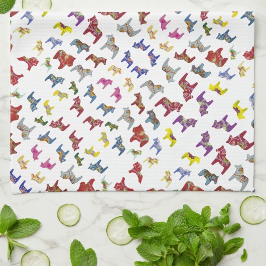 Dala Pferde in mehrfarbigen Farben Geschirrtuch (Gefaltet)