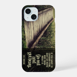 Dale Carnegie Inspirierender Spruch "Beschäftige d iPhone 15 Hülle