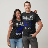 Dallas hatte ein kleines Lamb-Design-Kleid T-Shirt (Unisex)