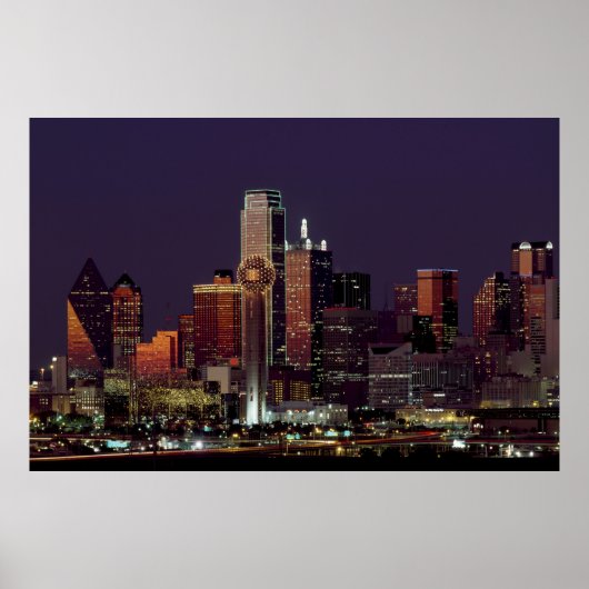 Dallas Skyline in der Nacht Poster (Vorne)