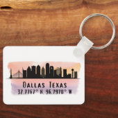 Dallas TX Skyline Latitude und Länge Schlüsselanhänger (Vorderseite)