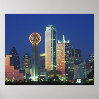 'Dallas, TX-Skyline nachts mit Wiedersehen Tower' Poster