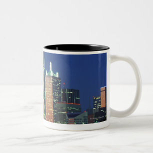 'Dallas, TX Skyline nachts mit Wiedersehen Tower Zweifarbige Tasse