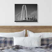 Dallas und Margaret Hunt Hill Bridge Leinwanddruck (Insitu (Schlafzimmer))
