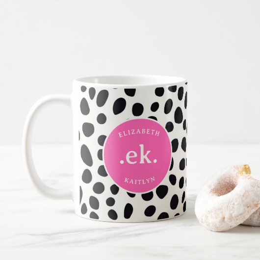 Dalmatiner Dog Abstraktes Muster Hot Pink Monogram Kaffeetasse (Mit Donut)